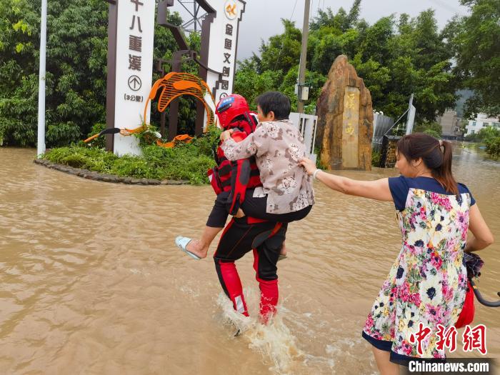 Cidade chinesa de Fuzhou evacua mais de 36 mil moradores devido ao tufão Haikui