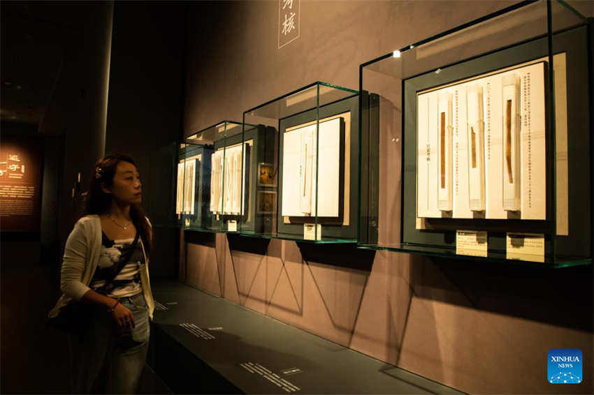 Mais de 1.000 tiras de bambu estão em exposição em museu chinês