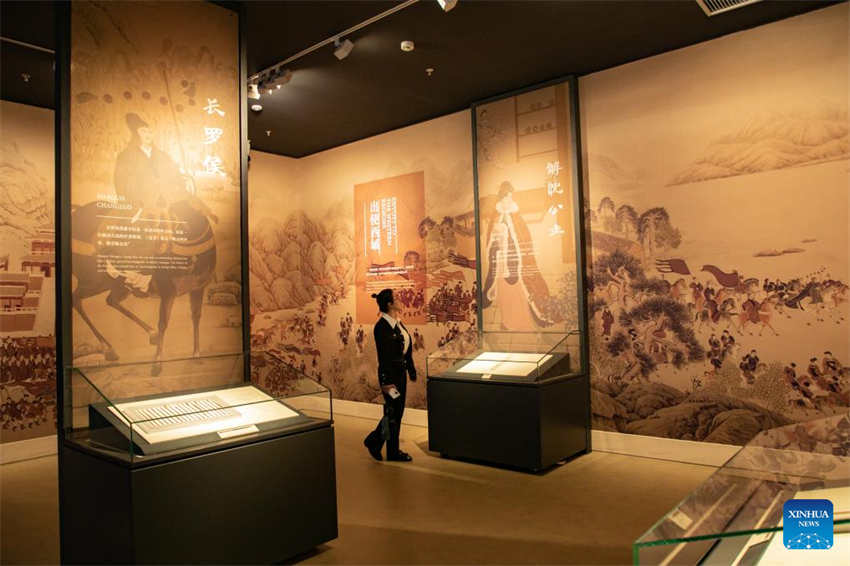 Mais de 1.000 tiras de bambu estão em exposição em museu chinês