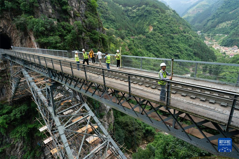 Ponte ferroviária transfronteiriça sino-vietnamita de bitola métrica inicia teste sistemático