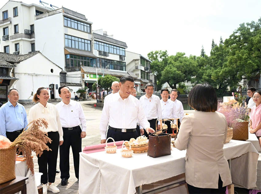 Xi Jinping inspeciona Jinhua na Província de Zhejiang, leste da China