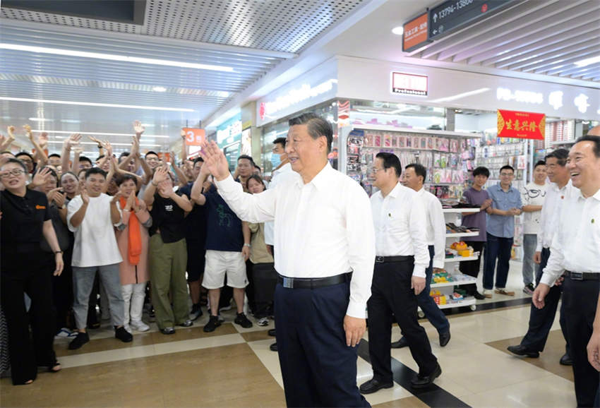 Xi Jinping inspeciona Jinhua na Província de Zhejiang, leste da China