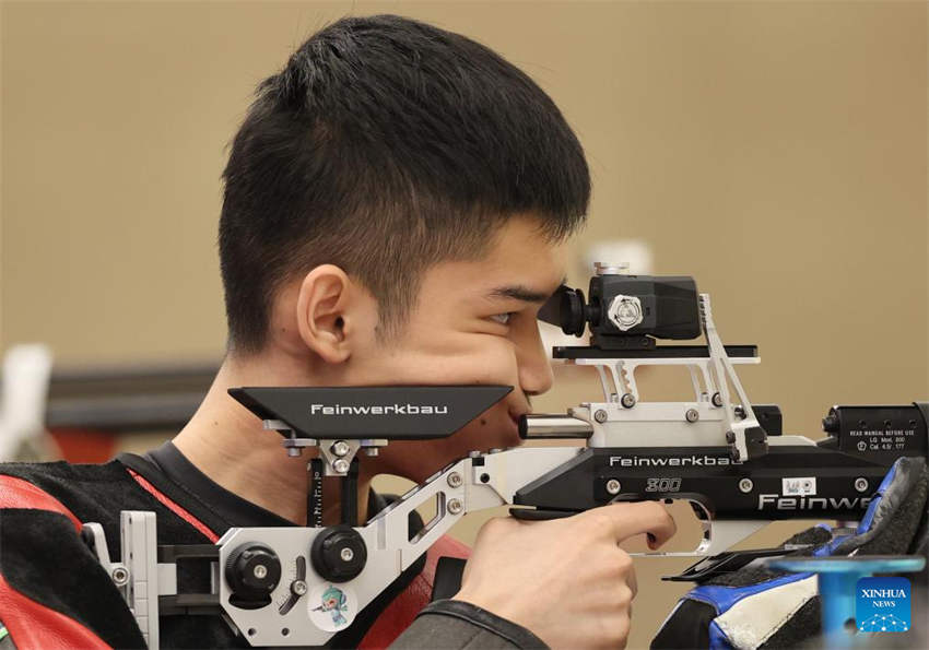 Sheng da China estabelece novo recorde mundial a caminho do ouro na carabina de ar 10m em Hangzhou