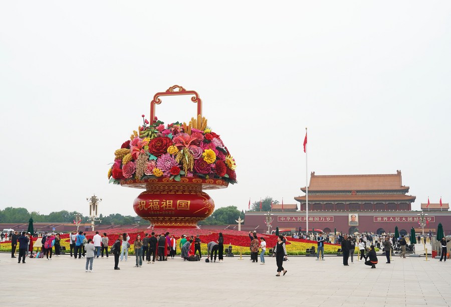 Arranjos florais adornam Beijing para feriados do Festival do Meio Outono e Dia Nacional