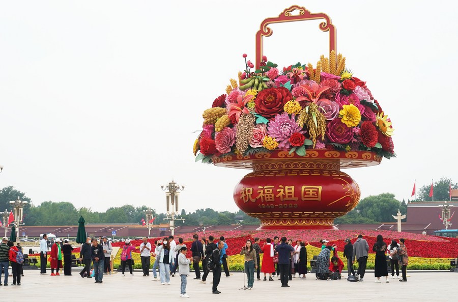 Arranjos florais adornam Beijing para feriados do Festival do Meio Outono e Dia Nacional