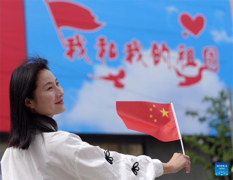 Povo chinês desfruta do feriado do Dia Nacional em todo o país