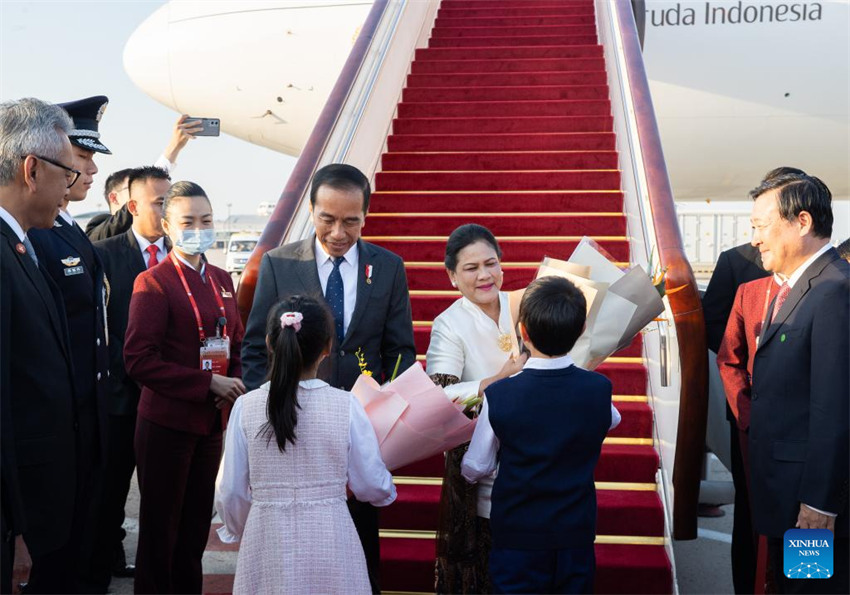 Presidente indonésio chega a Beijing para 3º Fórum do Cinturão e Rota para Cooperação Internacional