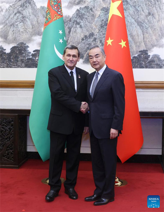 Chanceler chinês reúne-se com vice-premiê turcomano