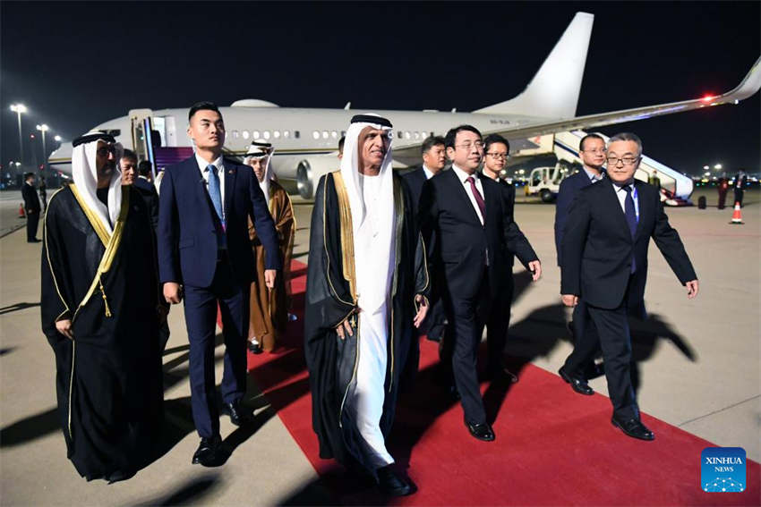 Membro do supremo conselho dos Emirados Árabes Unidos chega a Beijing para 3º Fórum do Cinturão e Rota para Cooperação Internacional
