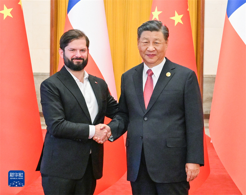 Xi Jinping mantém conversações com presidente chileno