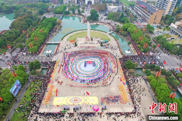 Condado autônomo de etnia Qiang de Beichuan celebra 20º aniversário de sua fundação, sudoeste da China