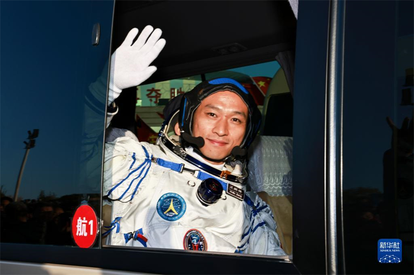 Realizada cerimônia de despedida para astronautas chineses da missão Shenzhou-17