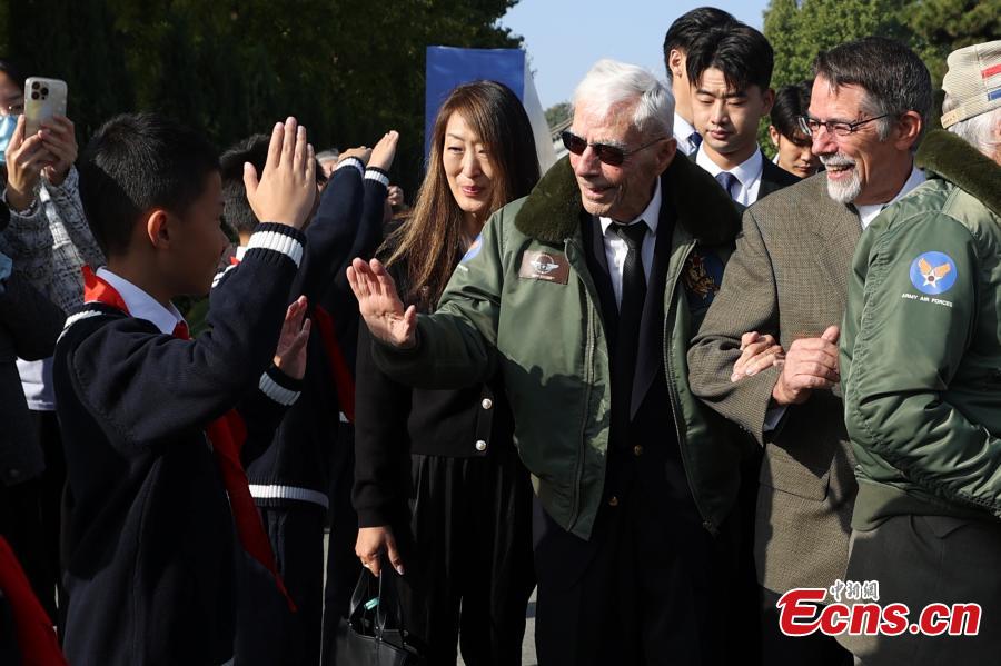 Membros dos Tigres Voadores comemoram 80º aniversário da participação da força dos EUA na guerra de resistência da China