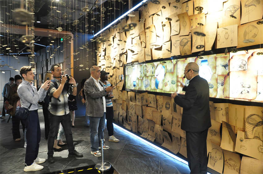 Shenzhen: imprensa nacional e estrangeira visita Centro Cultural de Relojoaria Fiyta