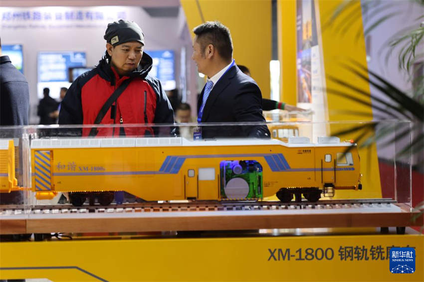 Exposição de tecnologia e equipamentos ferroviários começa em Beijing