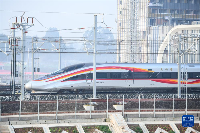 Ferrovia de alta velocidade Chengdu-Yibin entra em fase de teste operacional