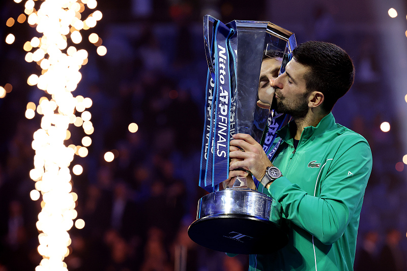 Djokovic conquista o 7º Finals quebrando novo recorde