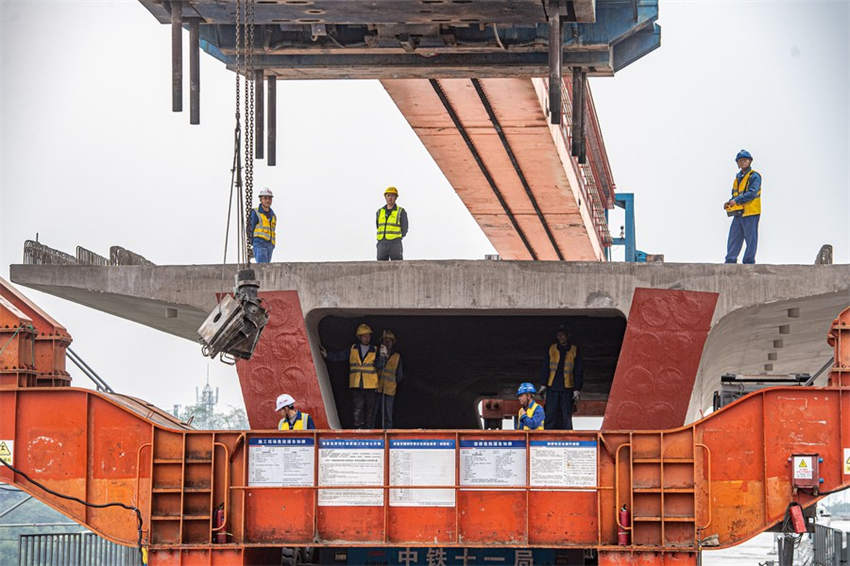 Construção da ferrovia de alta velocidade Chongqing-Kunming firma novos progressos