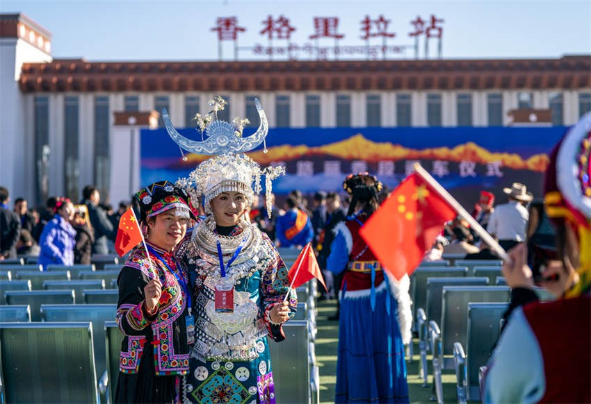 Ferrovia Lijiang-Shangri-La é aberta ao tráfego em Yunnan