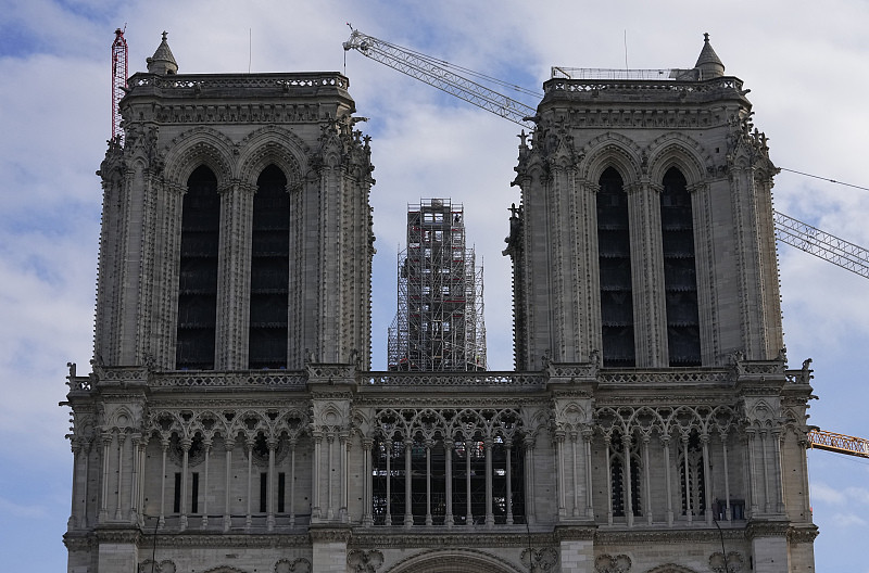 Trabalhos de restauração continuam no pós-incêndio em Notre Dame