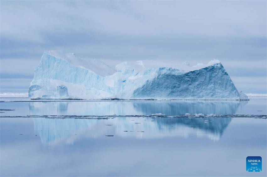 China: quebra-gelo de pesquisa científica Xuelong 2 navega no mar de Ross