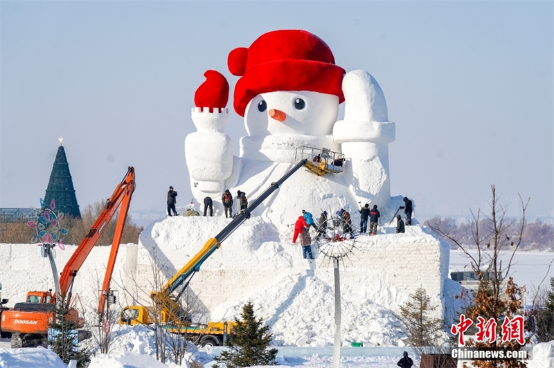 Harbin: “Boneco de Neve Gigante” está em construção