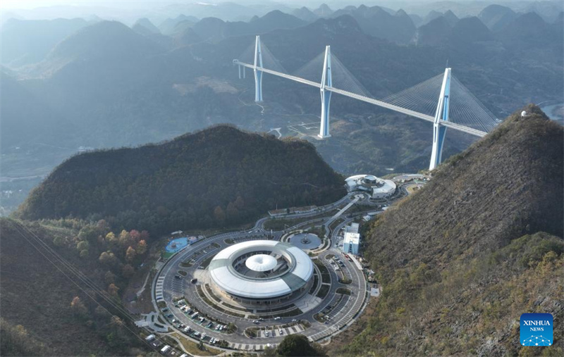 Pontes trazem crescimento econômico e atrações turísticas em Guizhou, sudoeste da China