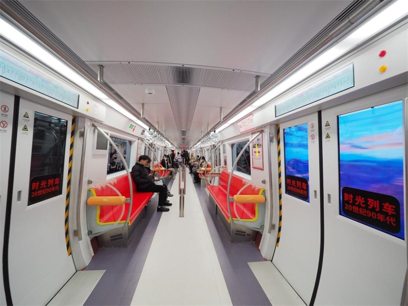 “Trem do tempo” do metrô de Beijing entra novamente em operação