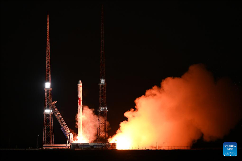 China lança foguete transportador Zhuque-2 com três satélites