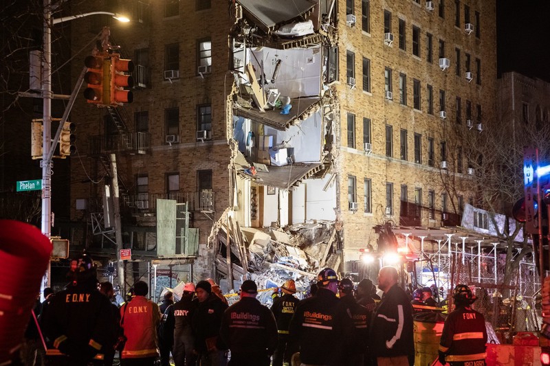 Prédio de seis andares desaba parcialmente em Nova York