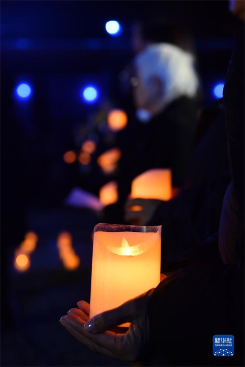 Nanjing realiza cerimônia à luz de velas em homenagem às vítimas do massacre