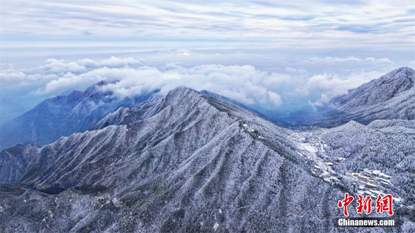 Galeria: vista aérea da montanha Lushan após queda de neve