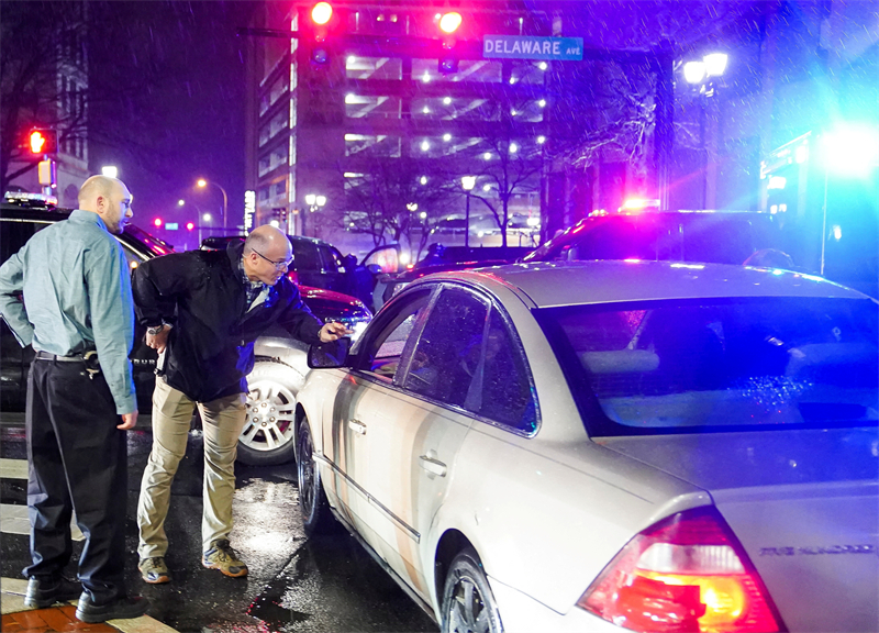 Caravana de segurança de Biden é atropelada