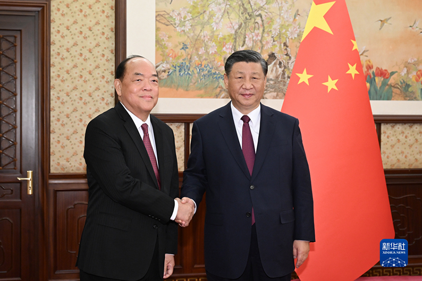 Xi Jinping ouve relatório do chefe do Executivo da RAEM