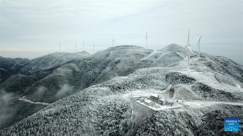 Técnicos garantem fornecimento de energia em meio à onda de frio na província chinesa de Hunan