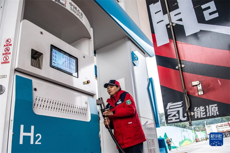 Maior centro de abastecimento de hidrogênio para veículos do sudoeste da China entra em operação em Chongqing