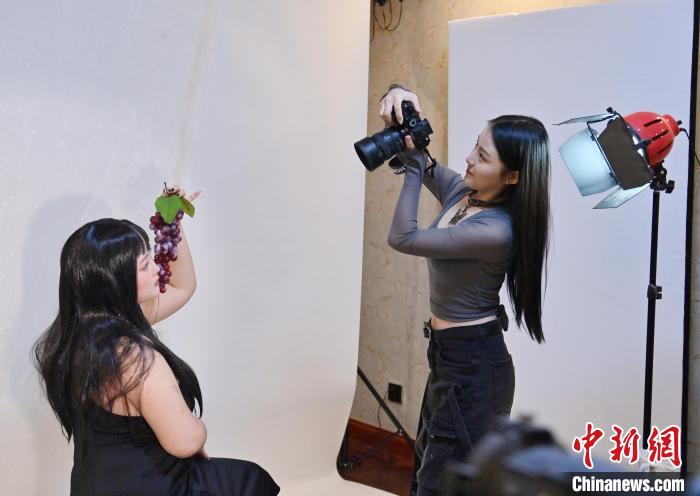 Fotógrafa captura os momentos mais belos de meninas grandes e bonitas