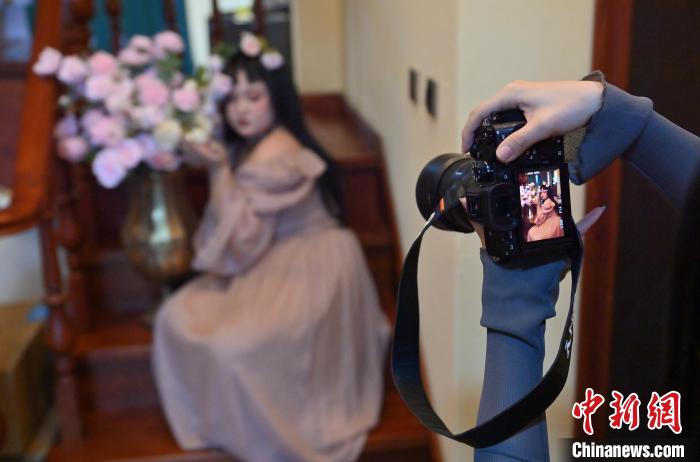 Fotógrafa captura os momentos mais belos de meninas grandes e bonitas