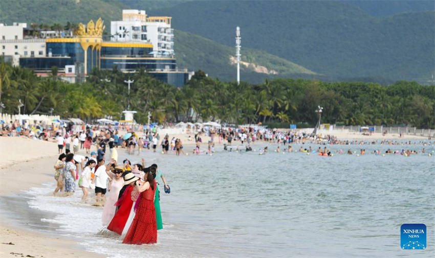 Cidade costeira de Sanya entra na alta temporada de turismo