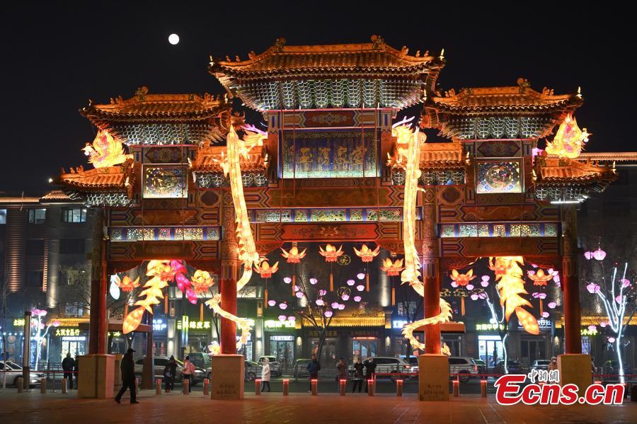 Luzes coloridas se iluminam para celebrar Ano Novo em toda a China