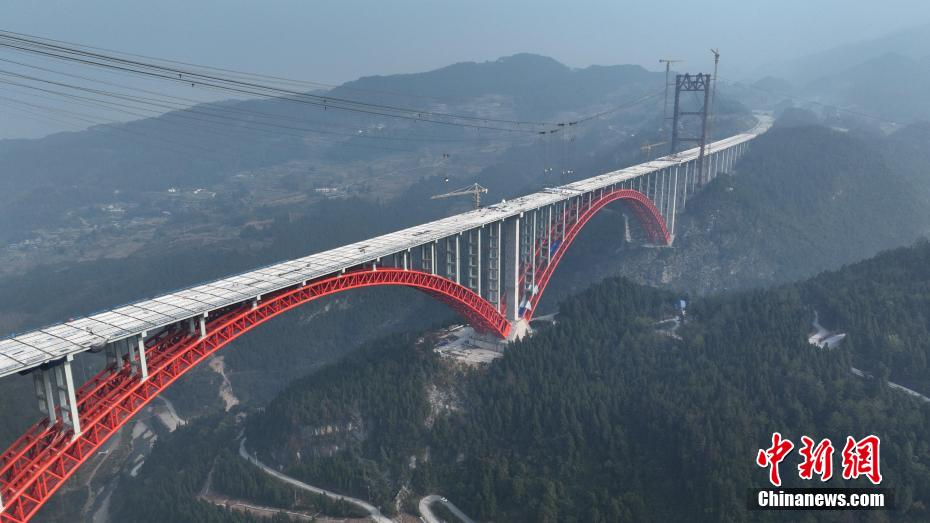 Foi unida a maior ponte em arco duplex em construção do mundo