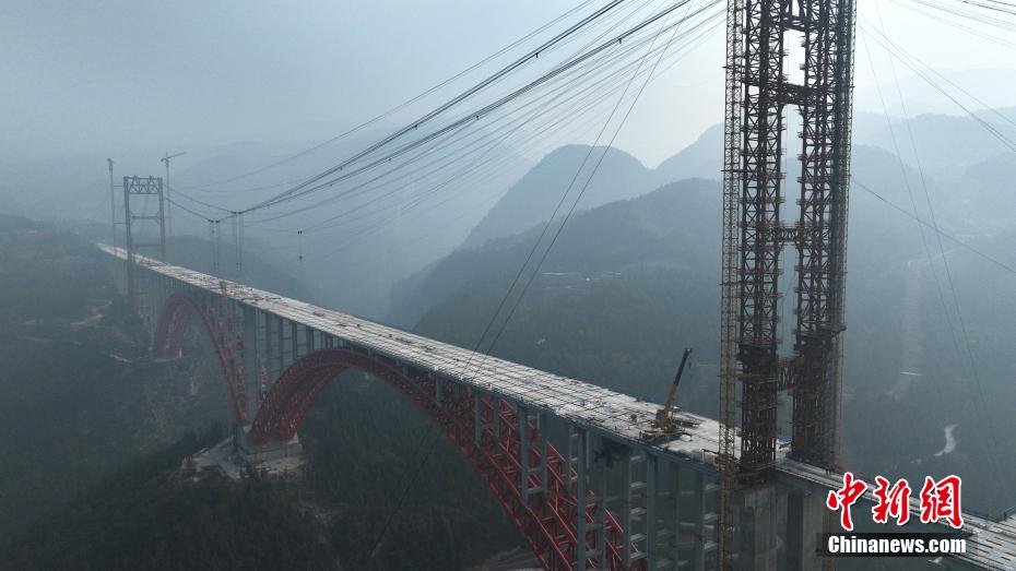 Foi unida a maior ponte em arco duplex em construção do mundo