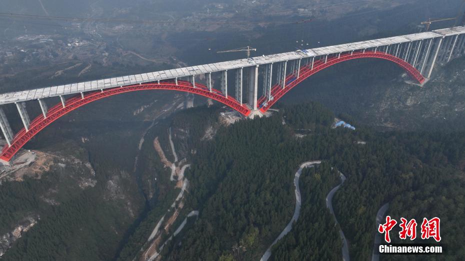 Foi unida a maior ponte em arco duplex em construção do mundo