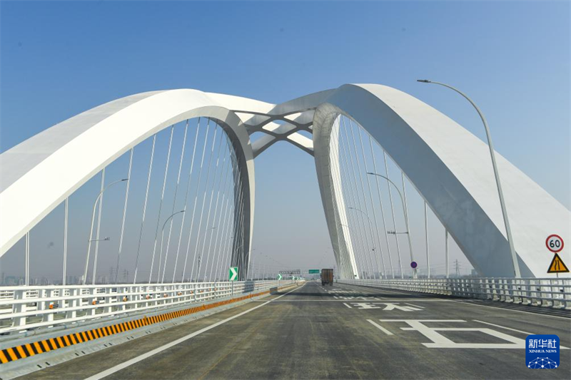 Novo segmento da via expressa Beijing-Xiong'an foi aberto ao tráfego