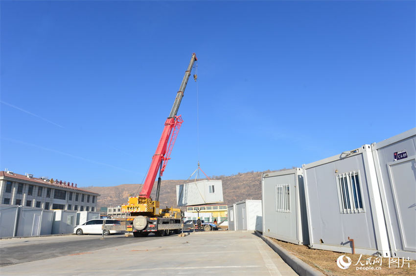 Gansu: construção de casas pré-fabricadas no condado de Jishishan está em andamento