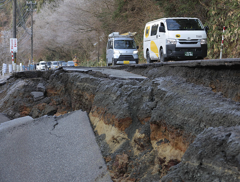 Número de mortos sobe para 13 em forte terremoto no Japão