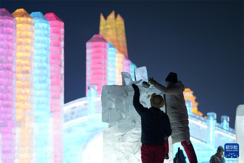 35º Concurso Internacional de Esculturas de Gelo de Harbin é inaugurado