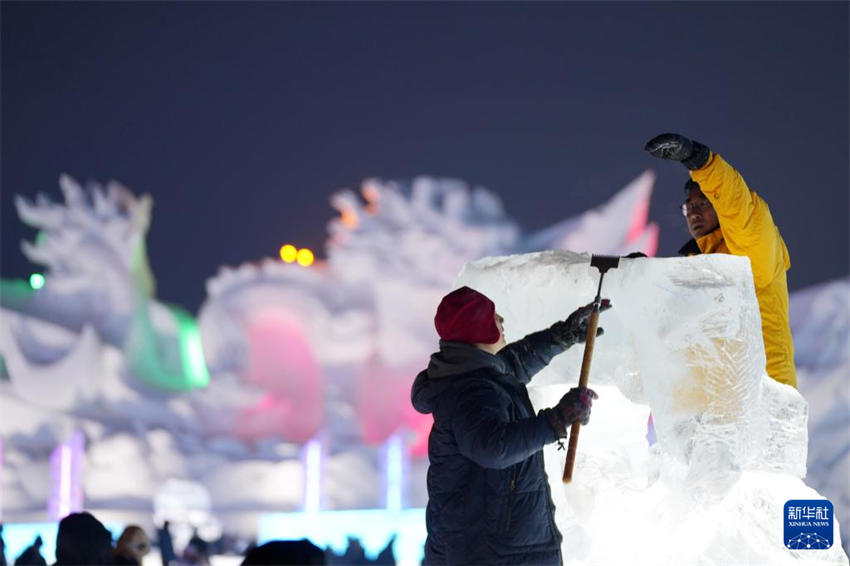 35º Concurso Internacional de Esculturas de Gelo de Harbin é inaugurado