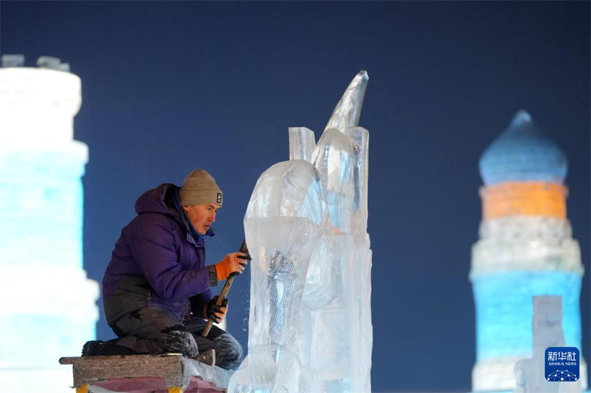 35º Concurso Internacional de Esculturas de Gelo de Harbin é inaugurado