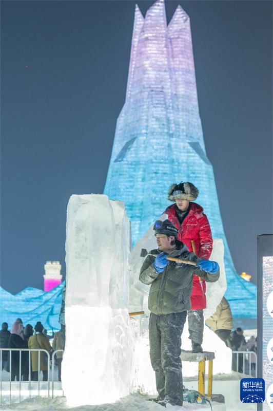 35º Concurso Internacional de Esculturas de Gelo de Harbin é inaugurado